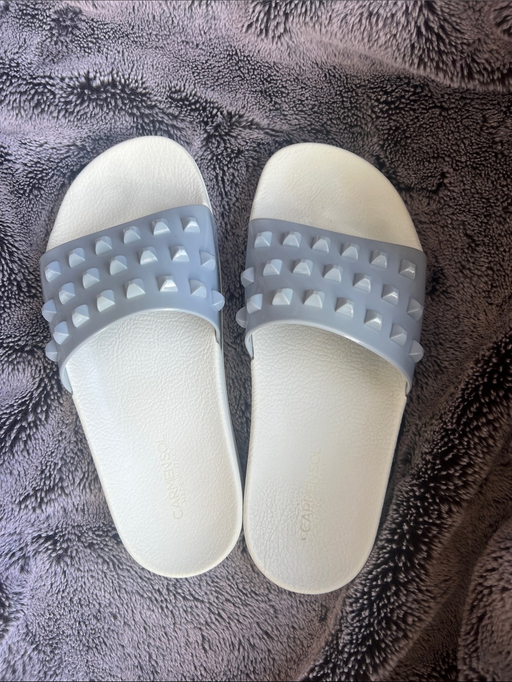Carmen Sól White Slides with Light Gray Studded Strap